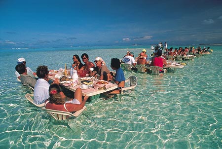 tahiti-dinner-in.water.jpg