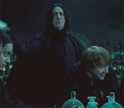 Snape_beats_Ron_by_AnimatedGifHaha.gif