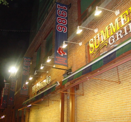 10RT168_MA_0808_FenwayParkWall.jpg