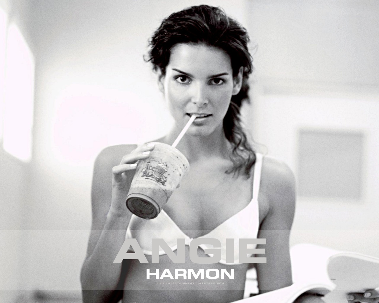 Angie+Harmon+11.jpg
