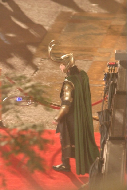 Loki-Avengers-Set-loki-thor-2011-24885947-540-807.jpg