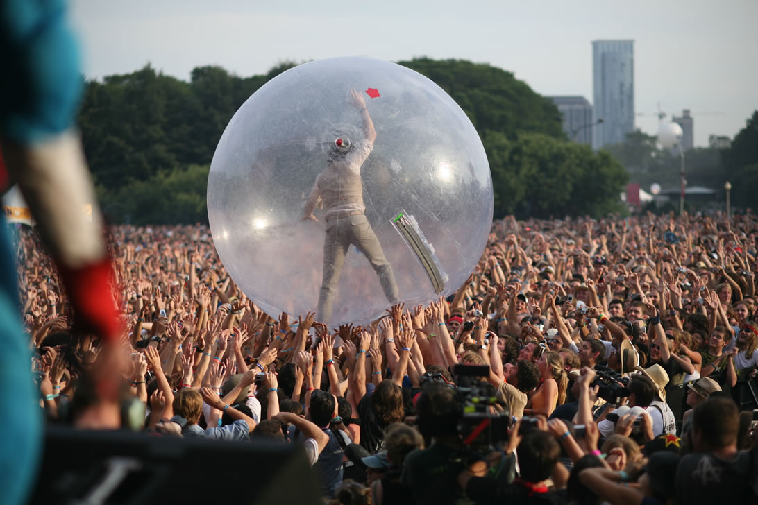 20091017_flaming-lips-dark-side-moon-cover-album.jpg