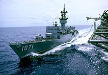 220px-USS_Midway_(CV-41)_refueling_USS_Badger_(FF-1071)_1975.jpg