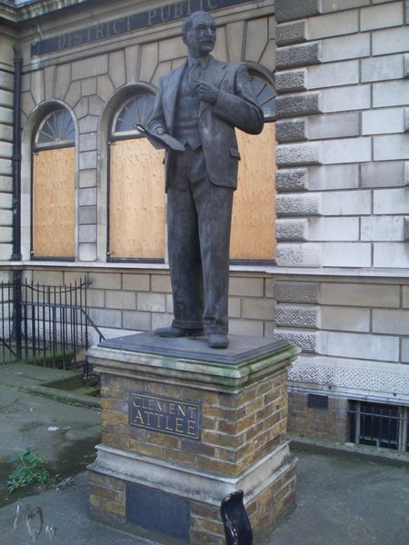 450px-Clement_Attlee_statue_-_Limehouse_library.jpg