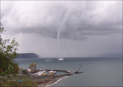 121020_waterspout_everett_l.jpg