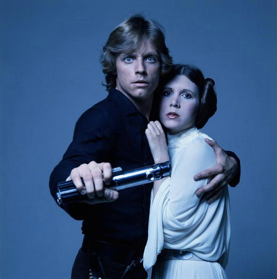 star-wars-anh-luke-lightsaber-promo-2.jpg