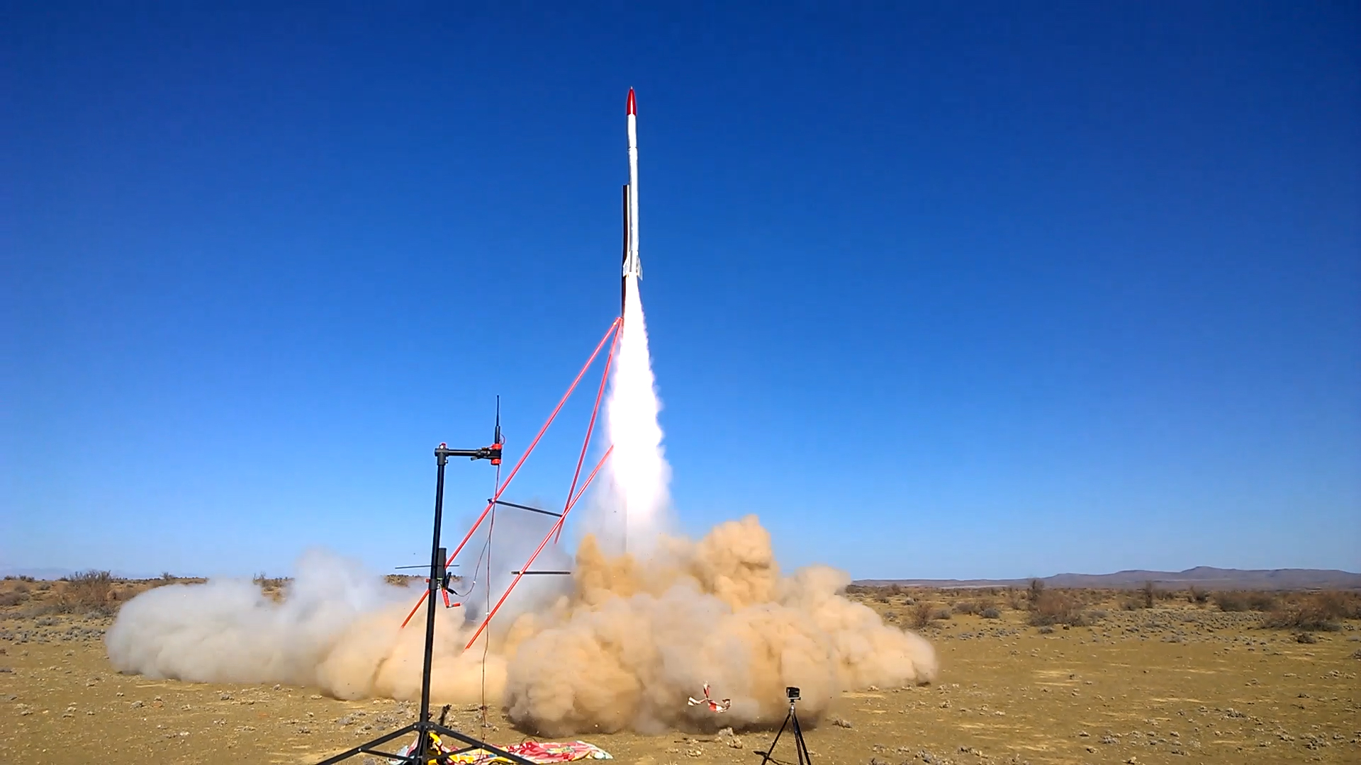 sa-set-new-record-for-highest-altitude-reached-with-amateur-rocket-1.jpg