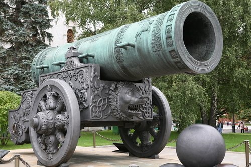 kremlin-tsar-cannon-in-moscow-r243.jpg