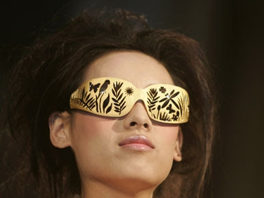 gold-ornament-glasses.jpg