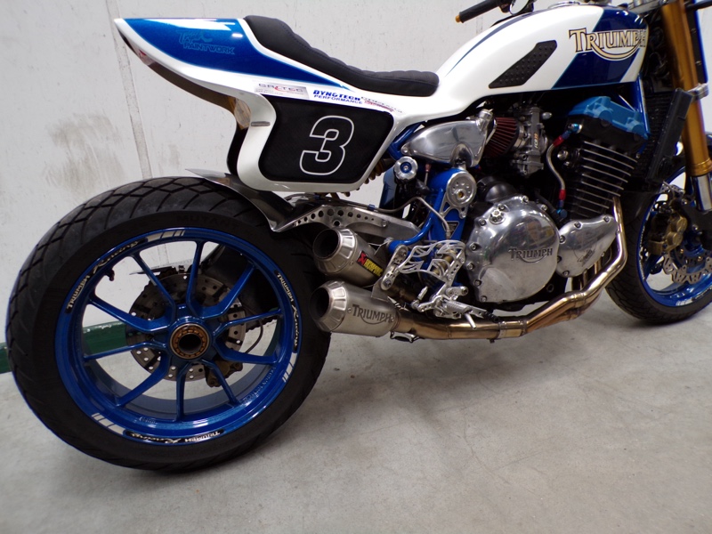 Triumph 955 Street Tracker