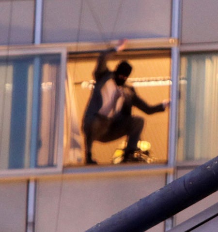 TDKR-croydon-set-maskedman_1307388174.jpg