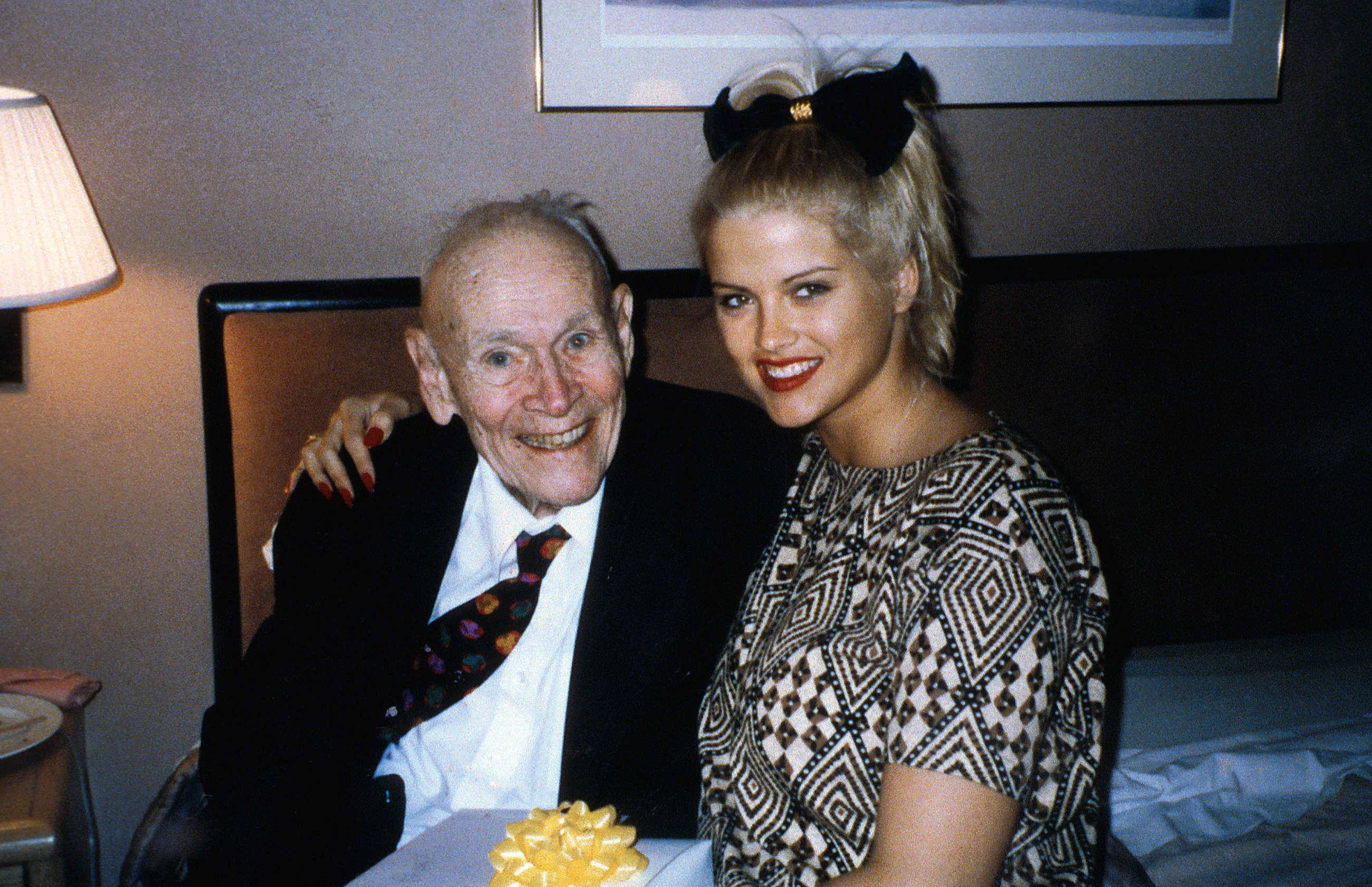 170210202642-anna-nicole-smith-and-husband-j-howard-marshall.jpg