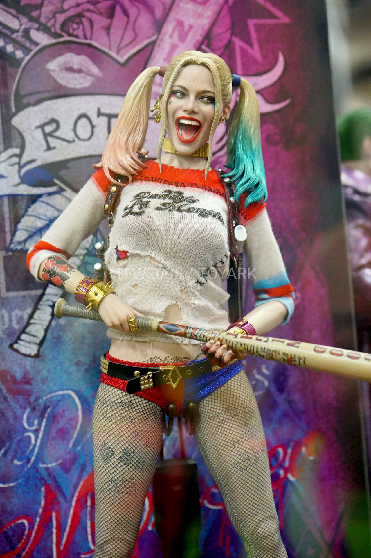 SDCC-2016-Hot-Toys-DC-Suicide-Squad-002.jpg