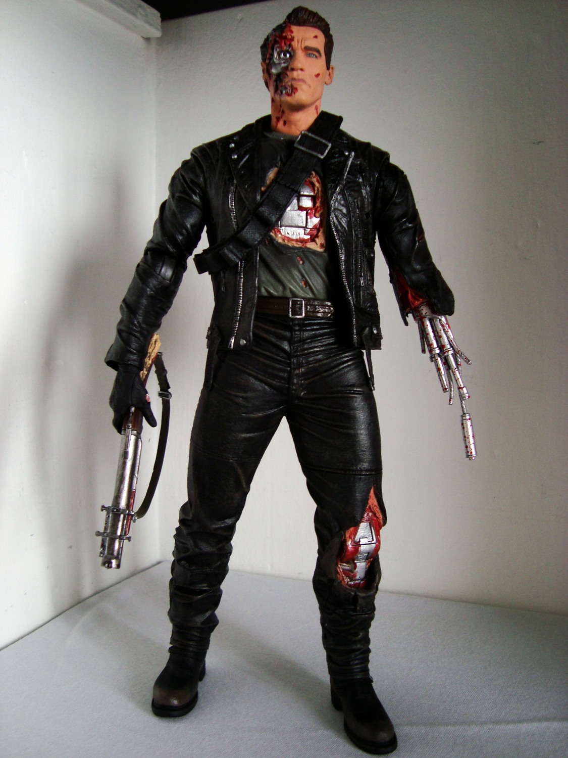 terminator_final_battle_damaged_head0001.jpg