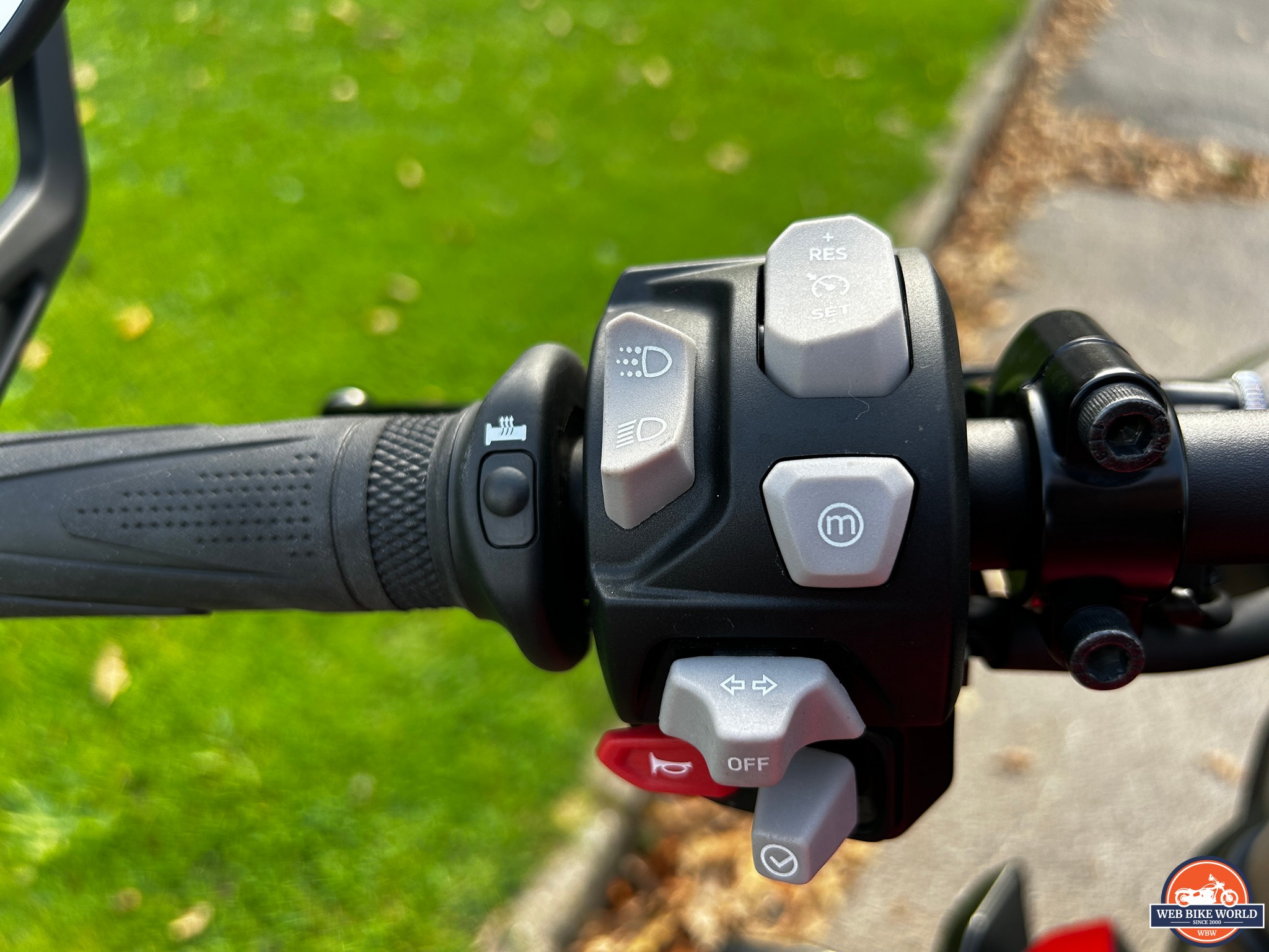 Left handlebar with navigation functions