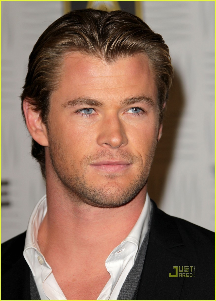 Chris-Hemsworth-chris-hemsworth-19135826-877-1222.jpg