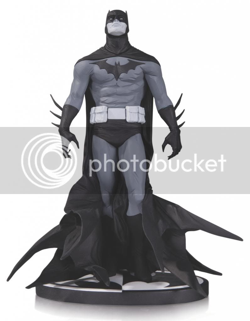 batman-black-and-white-statue-by-jae-lee-4_zpsd8cd6a29.jpg