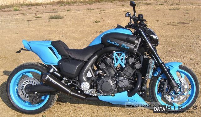 yamaha__v_max_1700_shocking_blue_custom_bike_show_2012_3_lgw.jpg