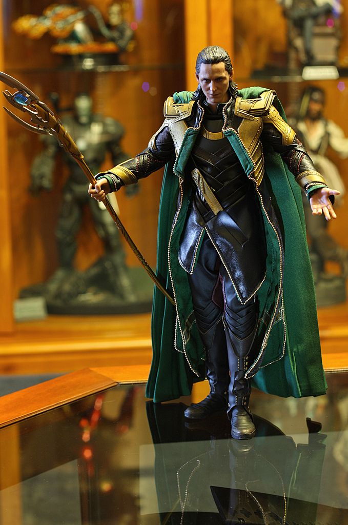 HotToysLoki4_zps7baf9cf8.jpg