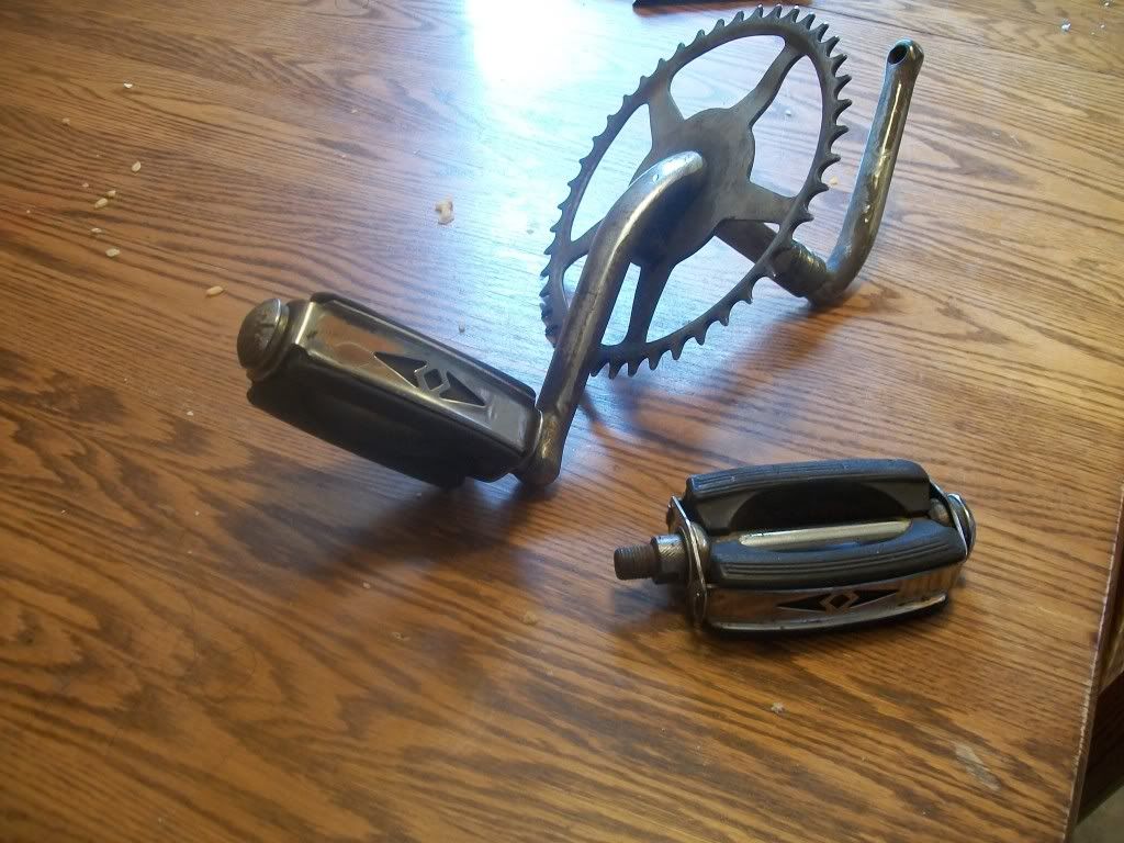 schwinnbowpedalsand56crankset006.jpg