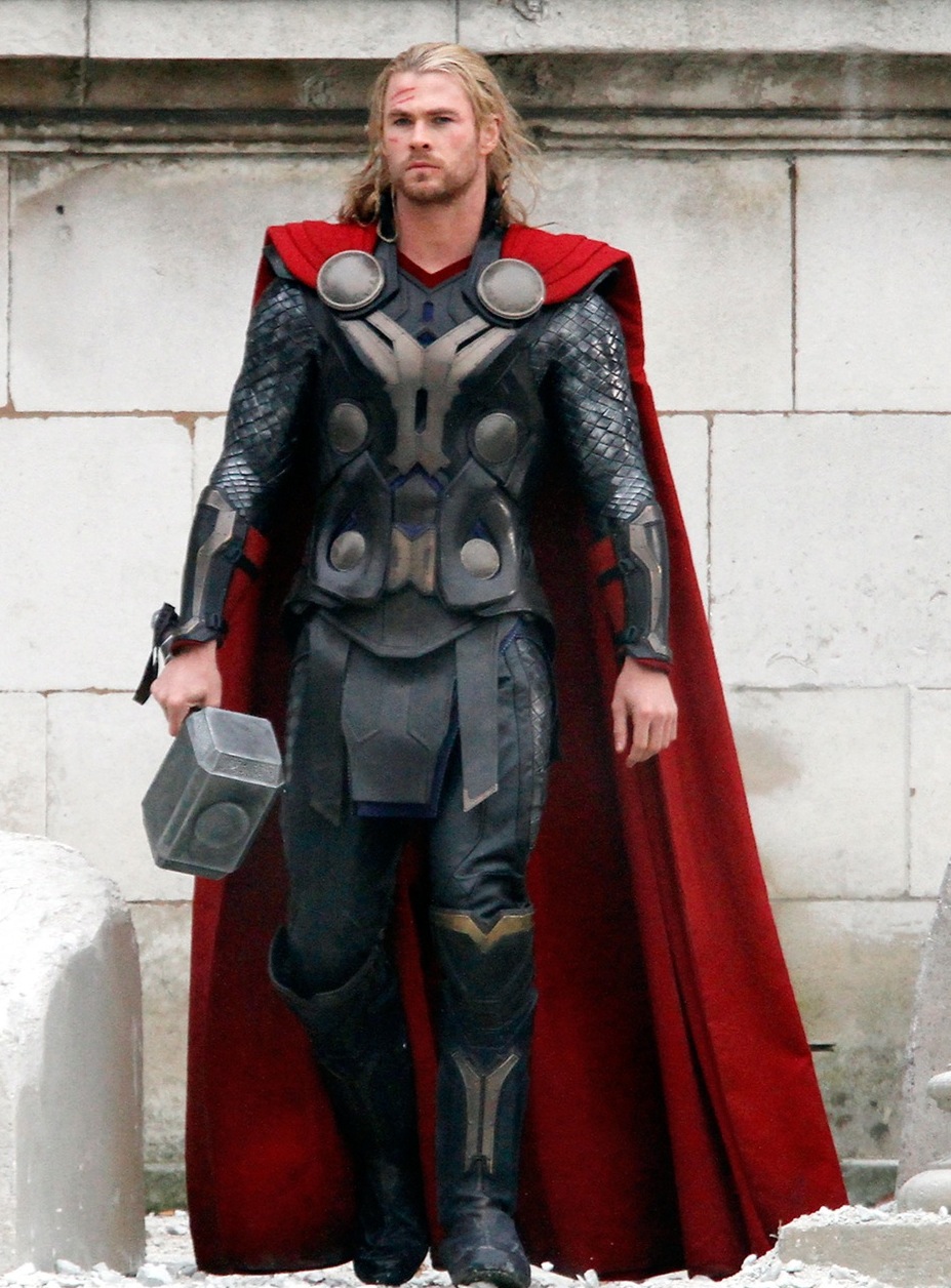 HEMSWORTH-THOR-DARK-WORLD_LONDON_SET.jpeg