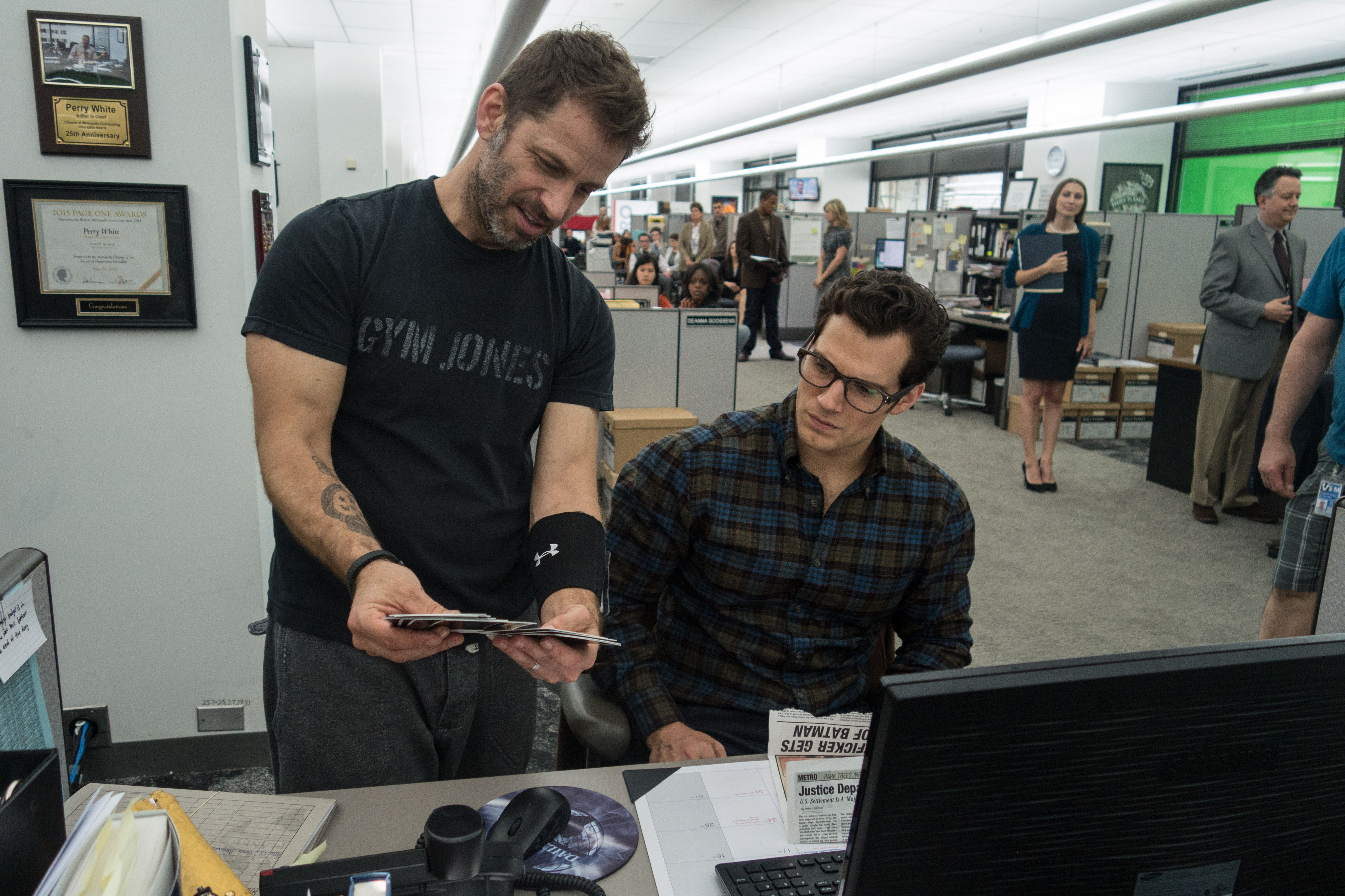 zack-snyder-henry-cavill-batman-vs-superman.jpg