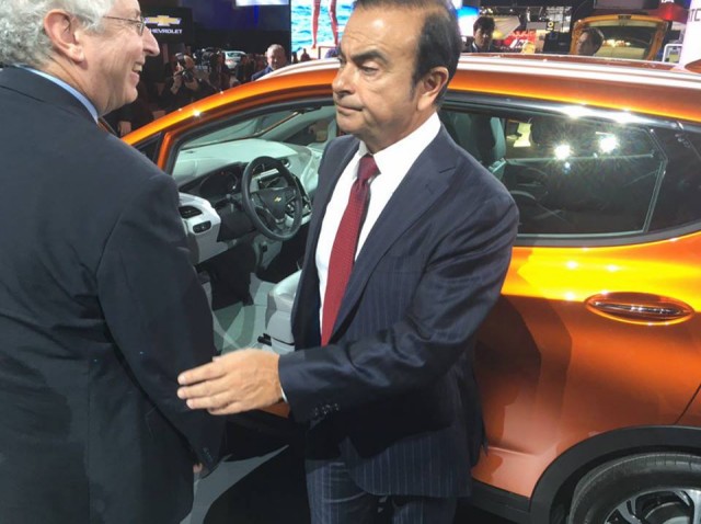 nissan-ceo-carlos-ghosn-with-gms-larry-nitz-at-2017-chevrolet-bolt-ev-debut-photo-gary-lieber_100543312_m.jpg