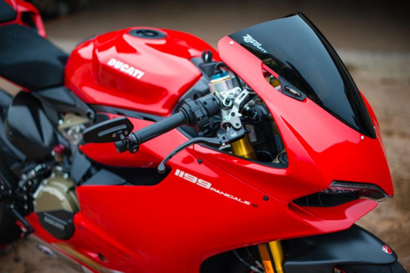 3062d1356389352-post-photos-your-mods-accessories-1199_panigale-0170.jpg