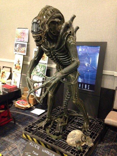 HCG-Alien-Warrior-Life-Size-Statue-002.jpg