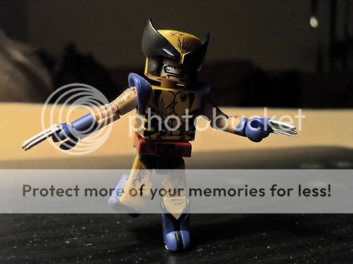 Minimates-BattleDamagedWolverine.jpg