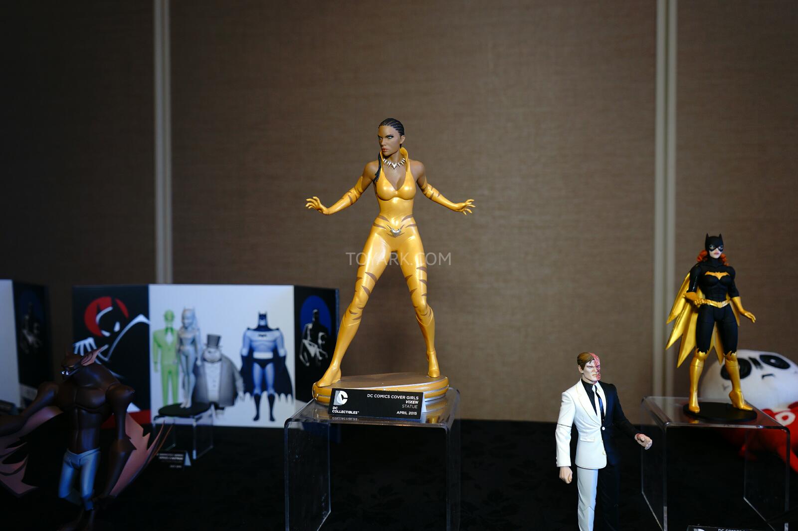 SDCC-2014-DC-Collectibles-Statues-009.jpg