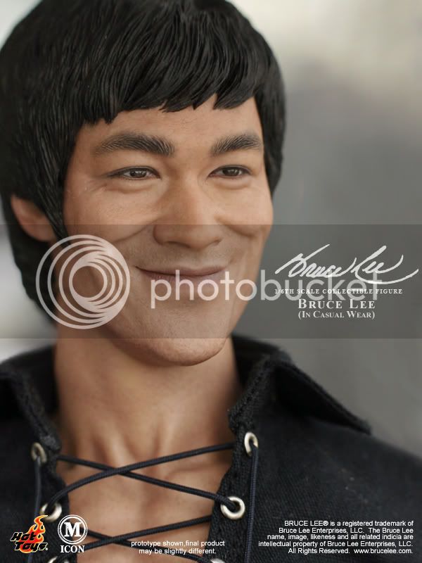 HotToys_BruceLee_InCasualWear_1.jpg