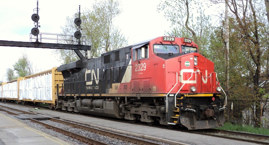 Canadian-National-Railway-2329-diesel-locomotive-ES44DC.jpg