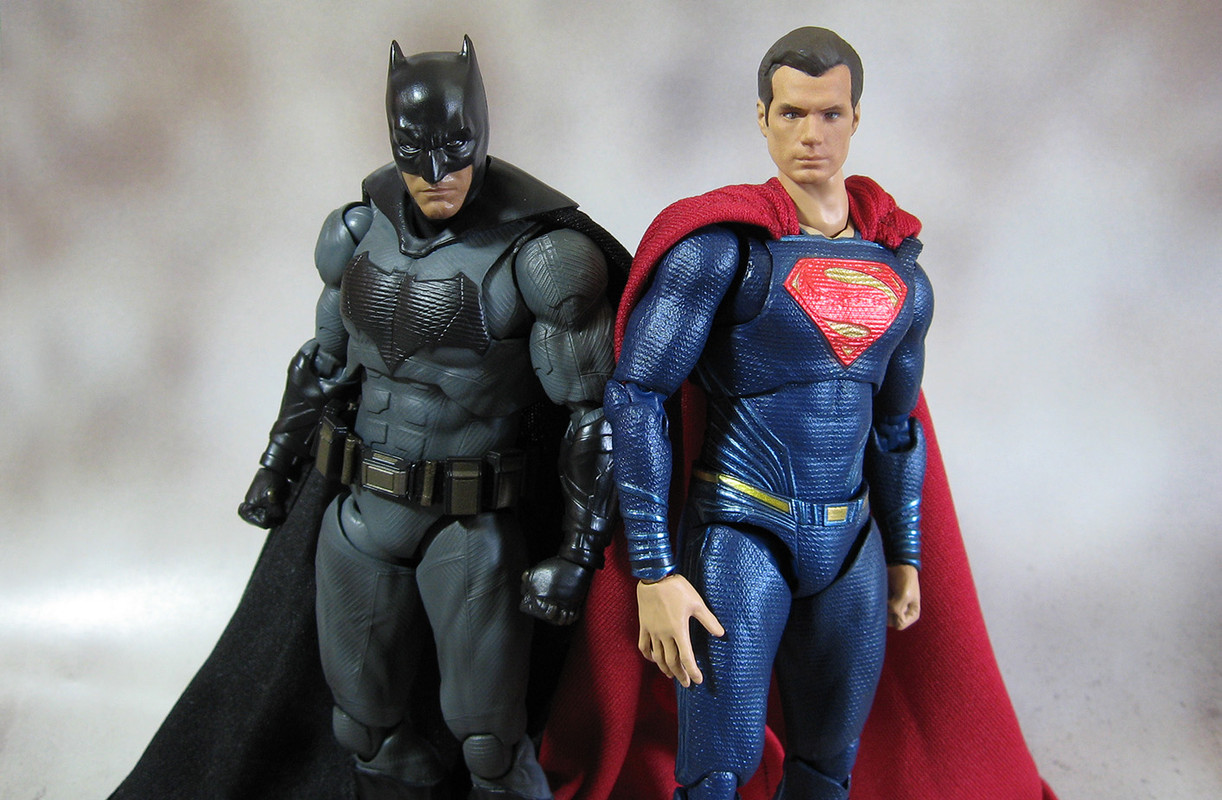 S.H._Figuarts_Superman_Batman_IMG_0558_copy.jpg