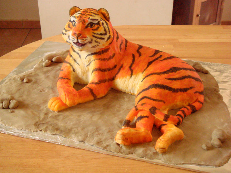 Tiger_cake_by_Shoshannah84.jpg