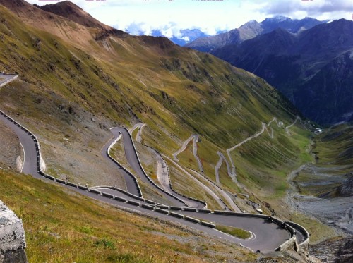 stelvio_pass_road_1_scale.jpg