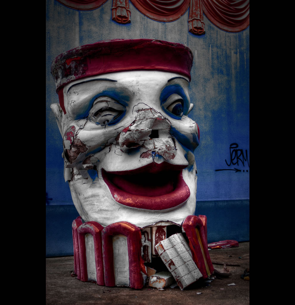 Clownicide-abandoned-Six-Flags-New-Orleans.jpg
