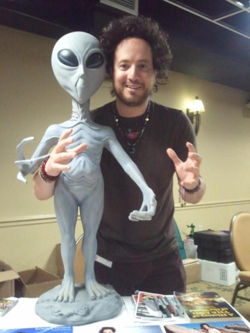 Giorgio-Tsoukalos-alien-hellraised-tumblr.jpg