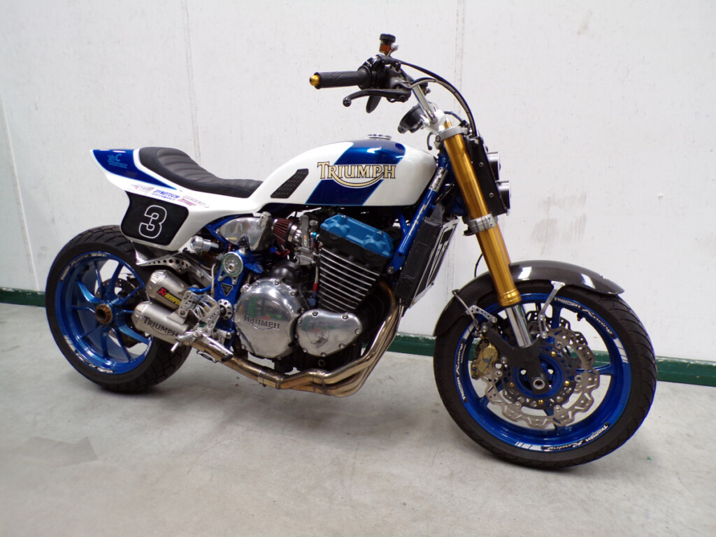 Triumph 955 Street Tracker