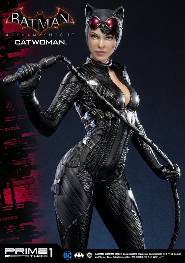 Catwoman-Statue-04__scaled_600.jpg
