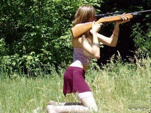 girl-holding-gun_thumb%5B2%5D.jpg