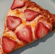 hu-220405-Strawberry-Pizza.jpg