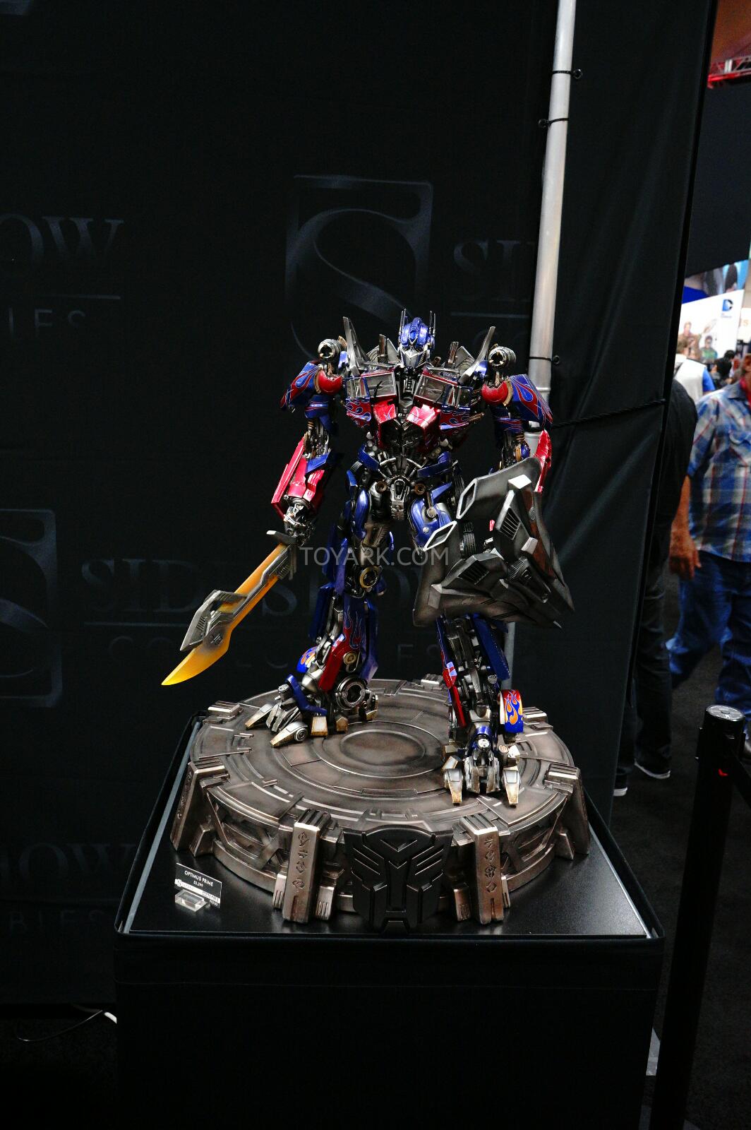 SDCC-2014-Sideshow-Transformers-Optimus-Prime-002_1406489570.jpg