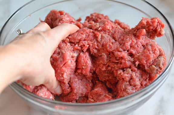 mashing-beef-with-soy-sauce-and-baking-soda.jpg