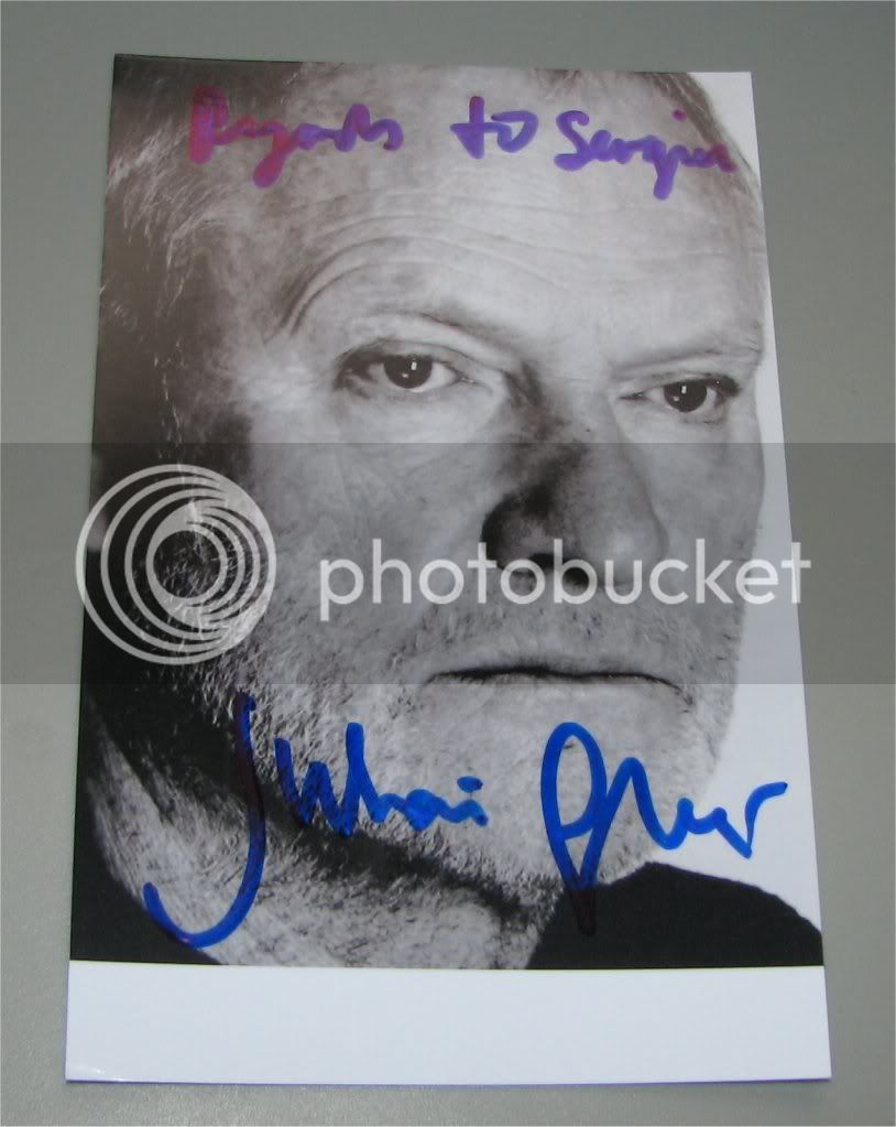 AutographGenVeersJulianGlover05.jpg