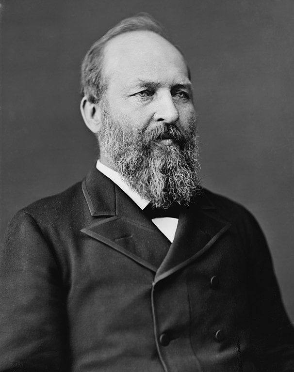 606px-James_Abram_Garfield%2C_photo_portrait_seated.jpg