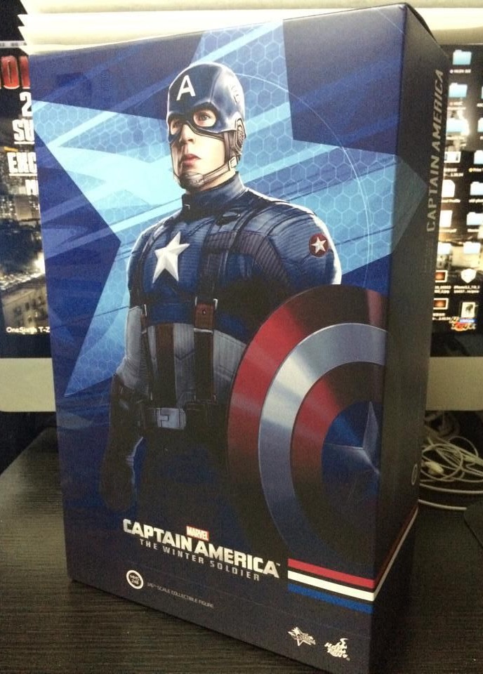 Hot-Toys-Captain-America-Golden-Age-Version-Figure-Box-e1403277399472.jpg