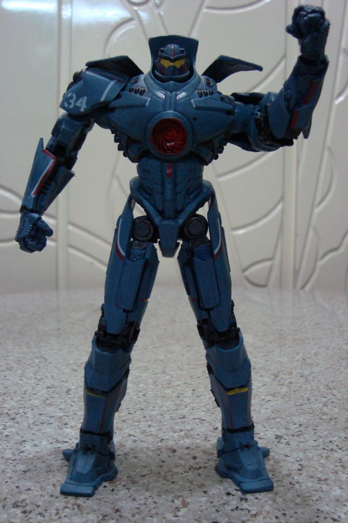 Pacific-Rim-Jaeger-Gipsy-Danger-007.jpg