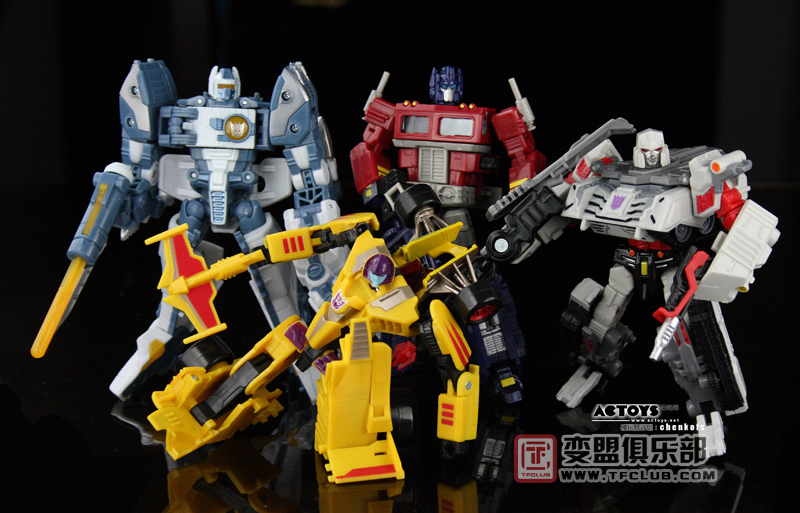 1226814636_Toys_universe_SE_group2.jpg