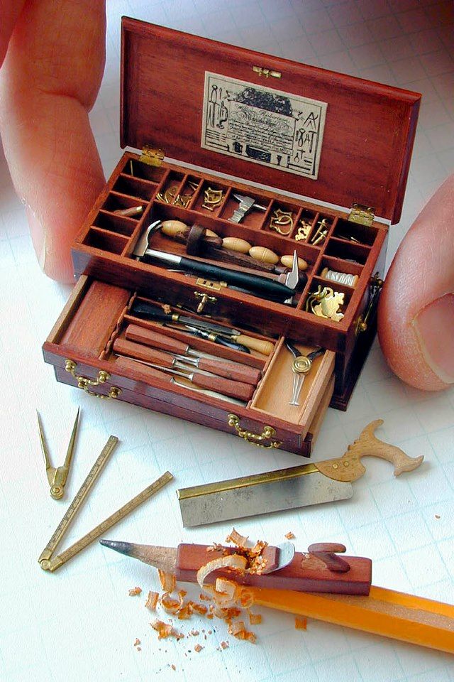 c99ff88eb42effc30830f88029a7bc24--dollhouse-miniatures-dollhouse-ideas.jpg